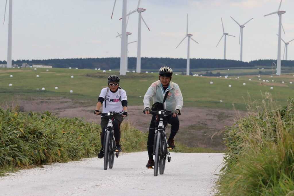 宗谷丘陵風車の道Windfarm Road  .photo by Wakkanai