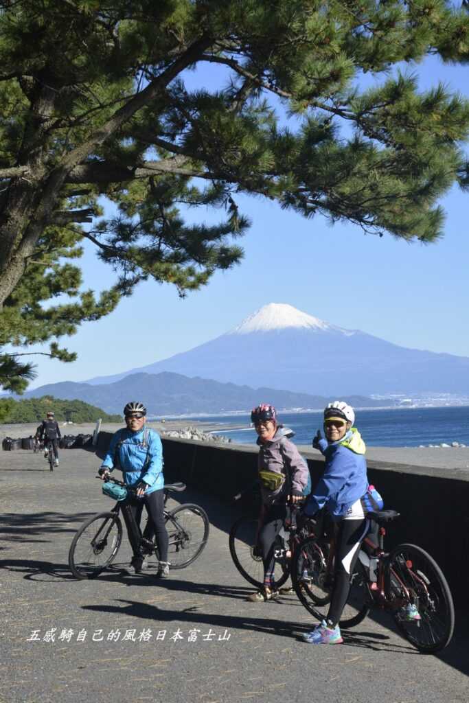 三保海浜公園慢慢移動海平面「富士山」