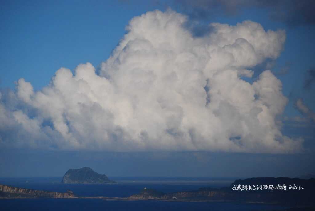 雲層也疊起基隆嶼形狀遊戲